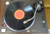 特価・中古コーナーに Technics レコードプレーヤー SL-1200MK4 を掲載しました。 特価・中古コーナーに Technics レコードプレーヤー SL-1200MK4 を掲載しました。